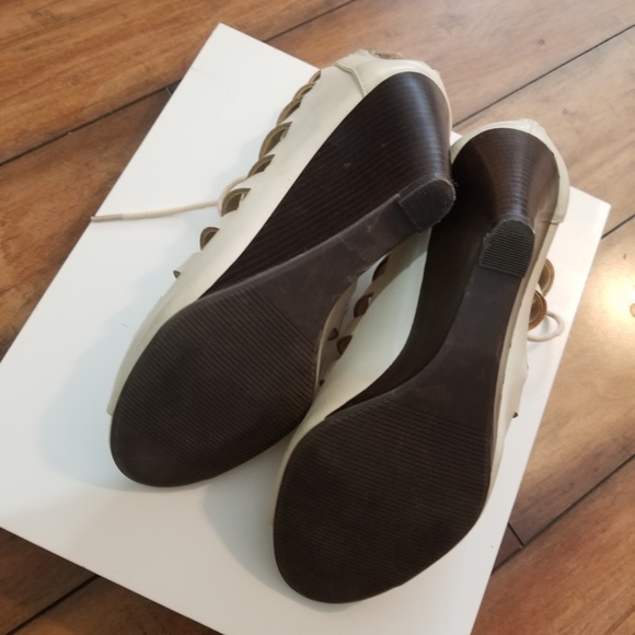 Maurices Women's Cut Out CREAM Wedges - 7.5 - Picture 4 of 5